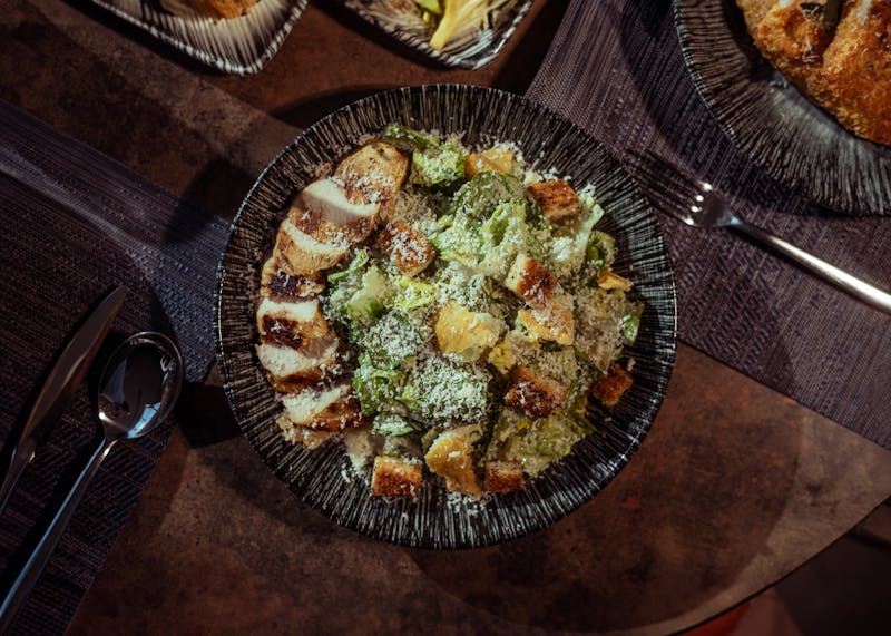 Caesar saláta grillezett csirkemellel